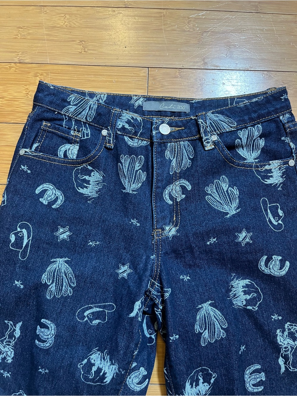 Cali1850 Cowboy Print Mid Rise Straight Leg Boho Western Jean Horseshoe - Picture 4 of 12